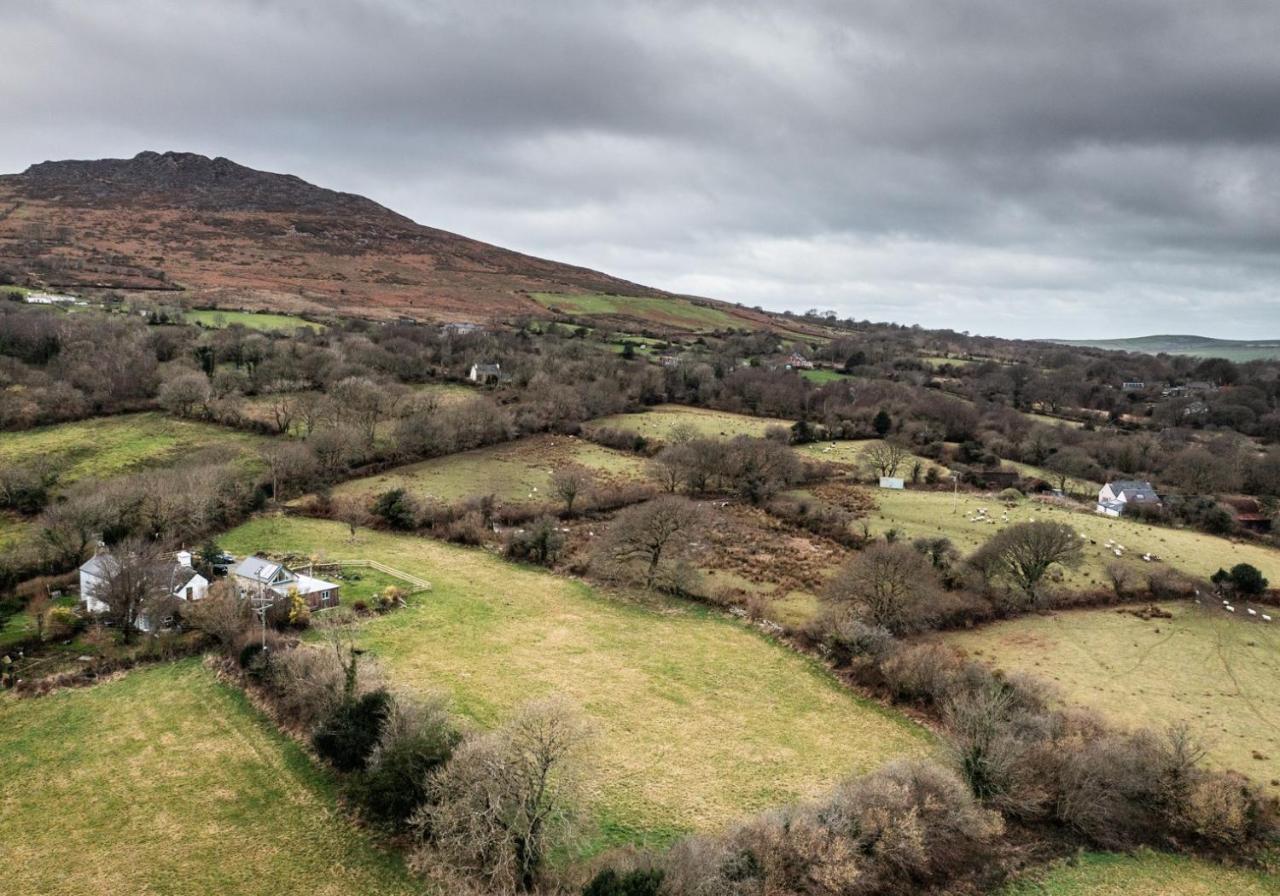 Penrhiw - A Country Cottage With Mountain Views 纽波特 外观 照片
